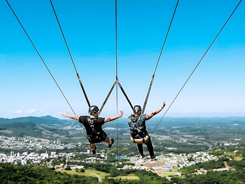 HAPPY VALEN - TIROLESA URBANA